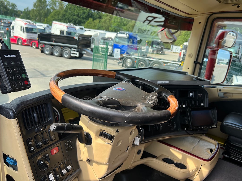 Scania R560 V8 6x4 Tandem, Lastväxlare