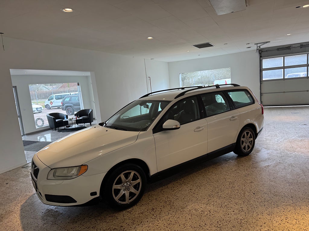 Volvo V70 2.0F Kinetic drag välvårdad 