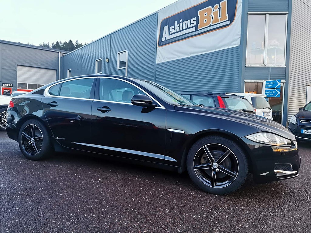 Jaguar XF 2.2 TDi4 Automat Alcantara, Navigation