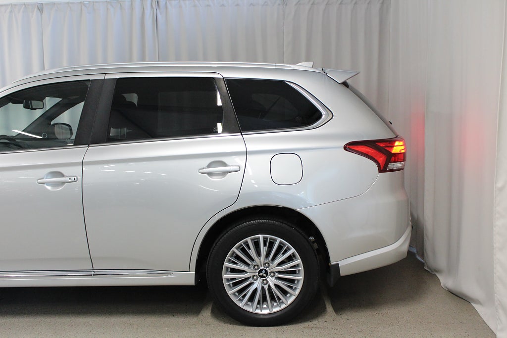 Mitsubishi Outlander PHEV CVT Business 224hK, Drag, Skinn, 360, Dolby Sound