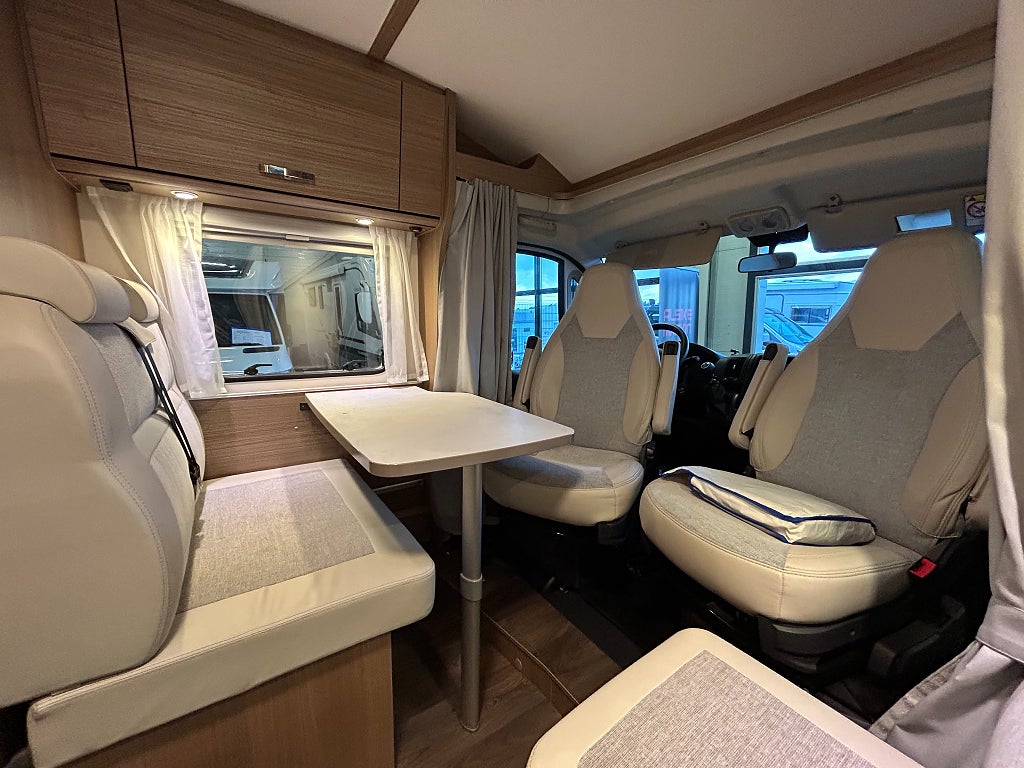 Carado V 132 / Cykelställ / Markis / Under 6m / B-körkort - Carado