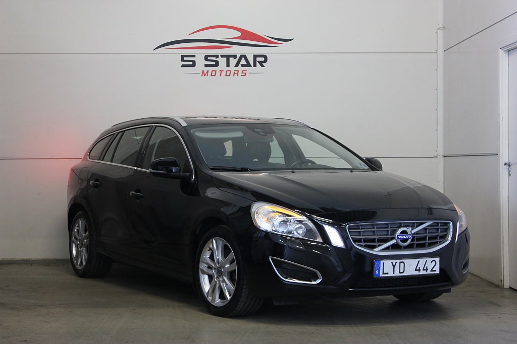 Volvo V60 D2 Summum Euro 5 Skinn | Bluetooth | P-sensor En ägare!