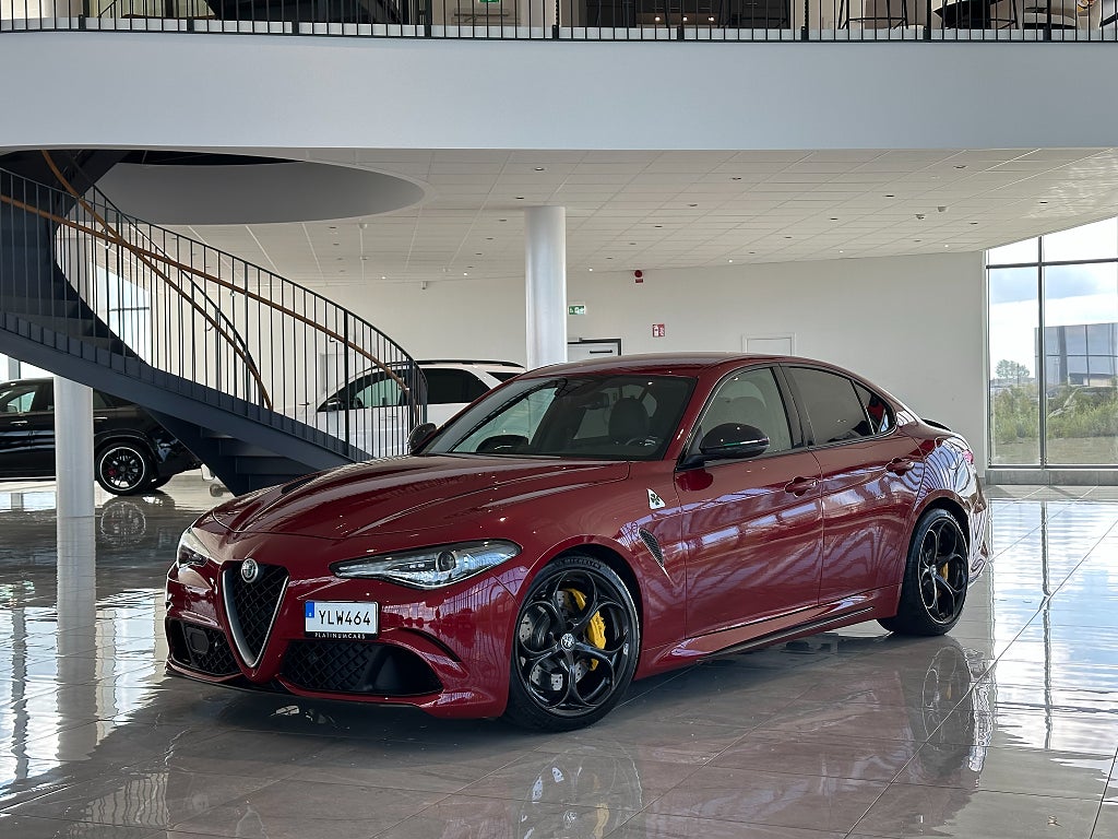 Alfa Romeo Giulia Quadrifoglio 510hk / H/K / Navi / Kolfiber / ACC 
