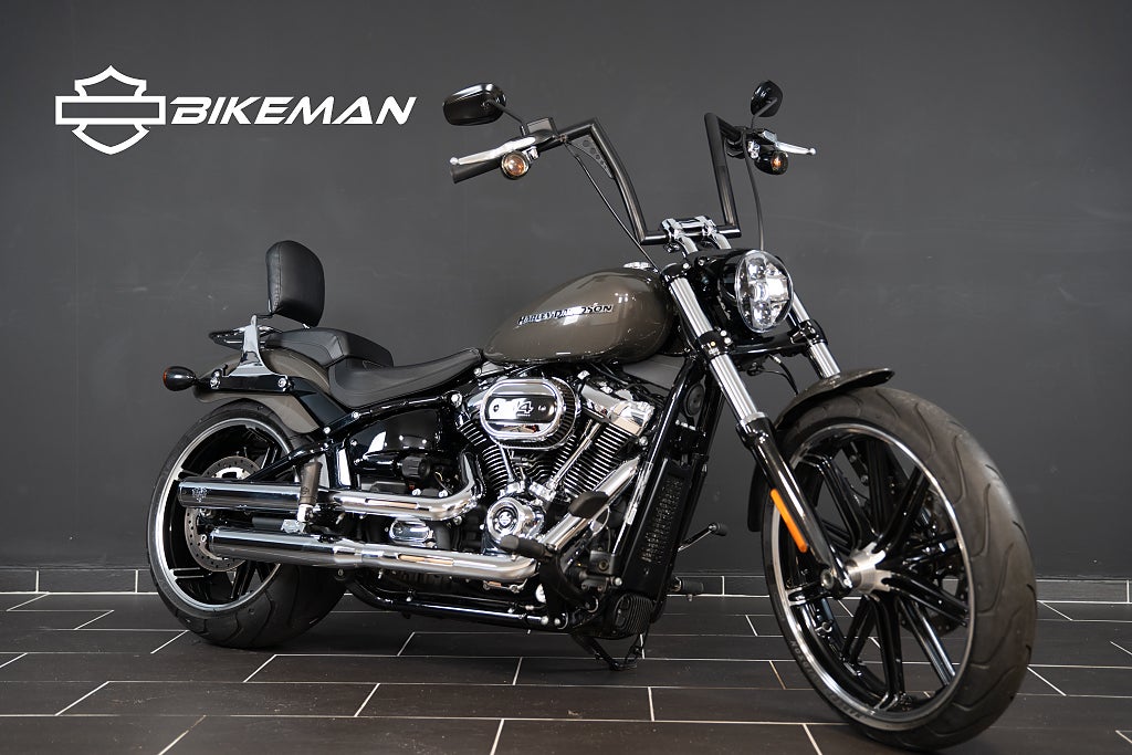 Harley-Davidson Breakout V&H Straight Shot 