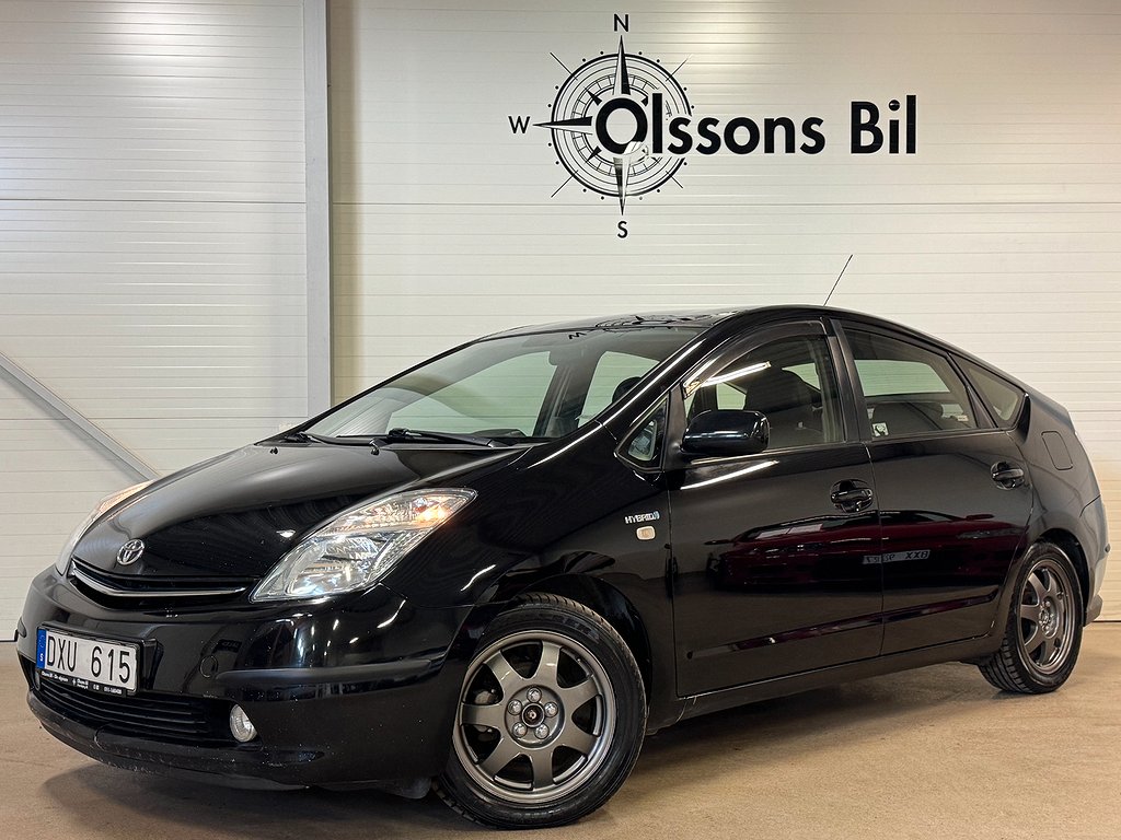 Toyota Prius 1.5 VVT-i + 3CM CVT Backkamera Läder Keyless