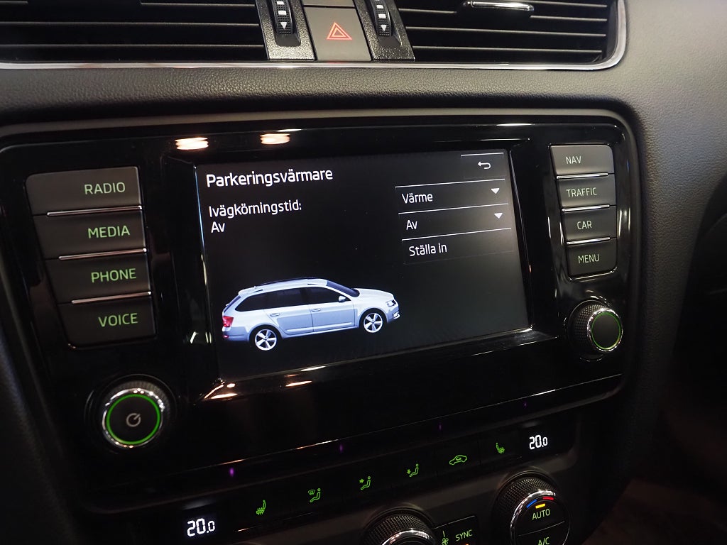 Skoda Octavia Kombi 1.4 TSI 150hk Premium Värmare Drag B-Kam 2017