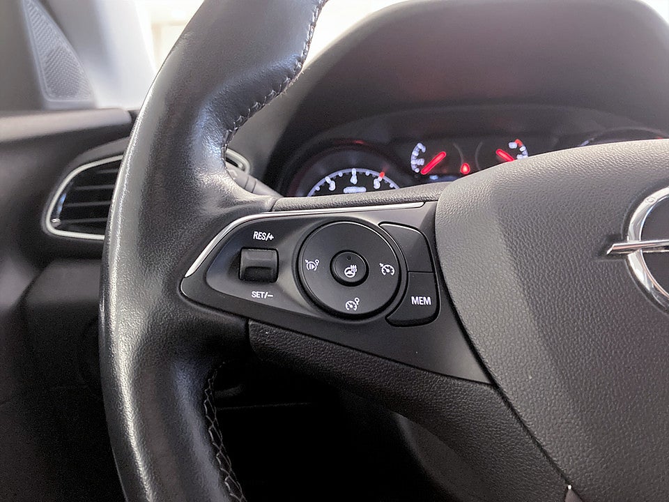 Bild på Opel Grandland X Design Line 1.2 Turbo 130hk Aut KAMPANJRÄNTA 3,99%