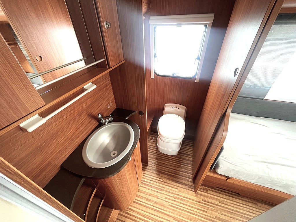 Adria 542 UT Enkelsängar Toa bak Alde Boxmarkis 1500 kg