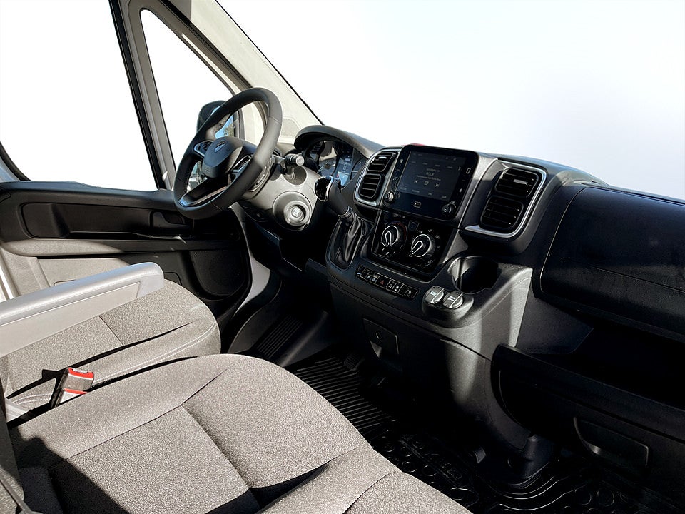Bild på Peugeot Boxer + 140hk Aut L2H2 - DEMO