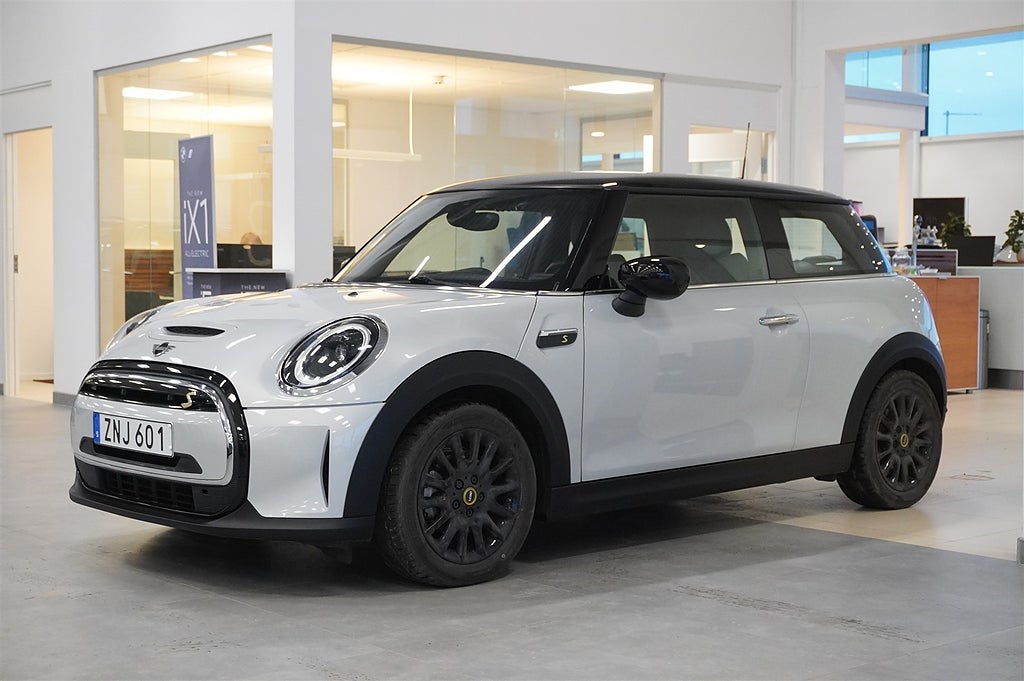 MINI Cooper 4,95% ränta SE Essential Navi CarPlay PDC LED