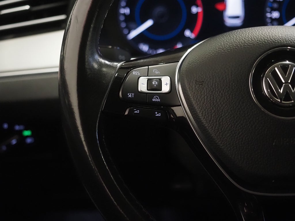 Volkswagen Passat SC TDI 190hk R-Line |Drag|D-värm|Kamera|Cockpit| 2018