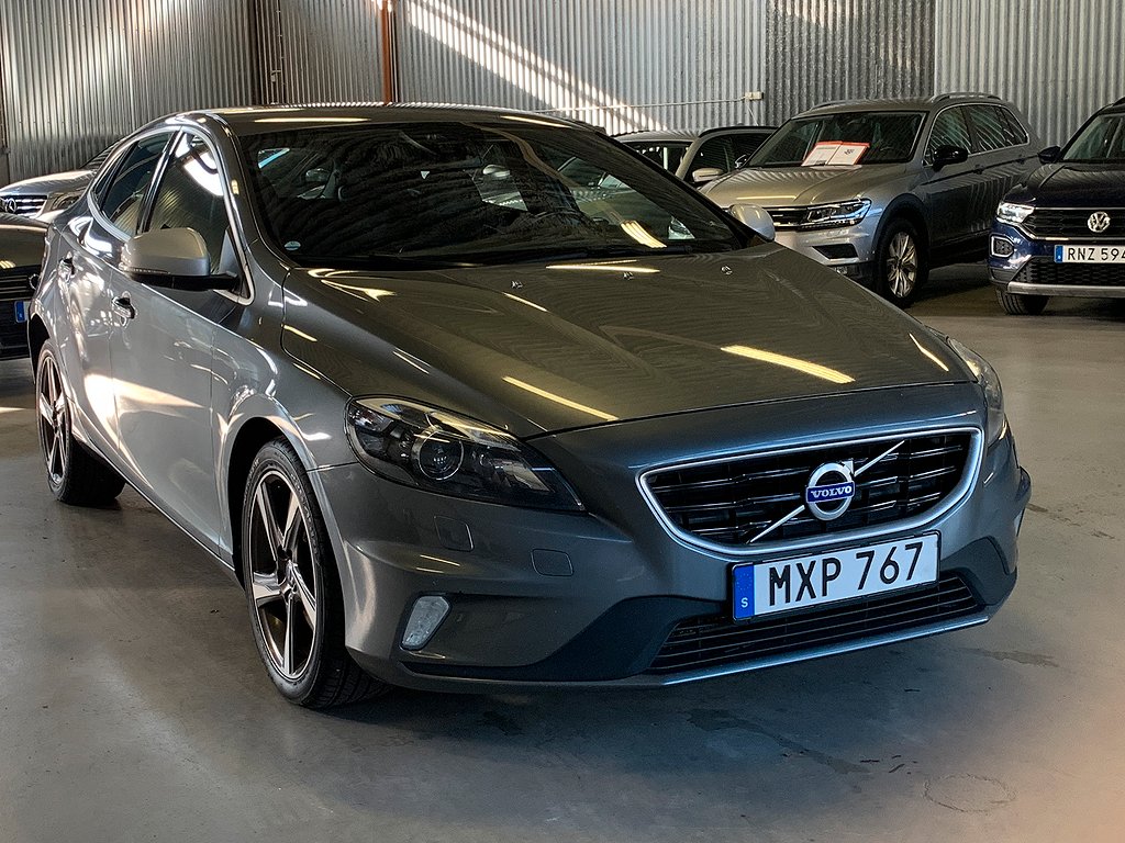 Volvo V40 T2 Momentum, R-Design Euro 6