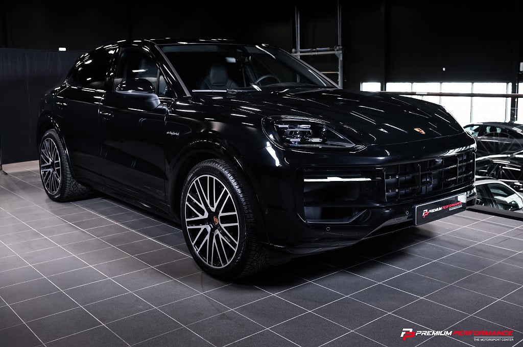Porsche Cayenne E-Hybrid Coupé SportDesign|22"|HuD|Bose|18vägs|ACC|Pano