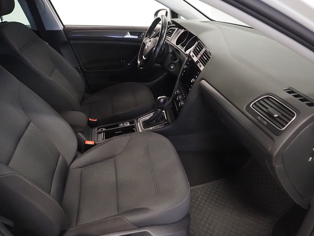 Volkswagen Golf Sportscombi 1.6 TDI 115hk Kamera Dieselvärmare ACC 2019