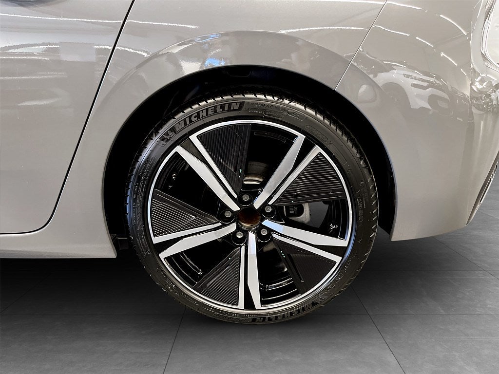 Bild på Peugeot 308 GT 5D 1.2 PT 130hk Aut - B-KAMERA, CARPLAY