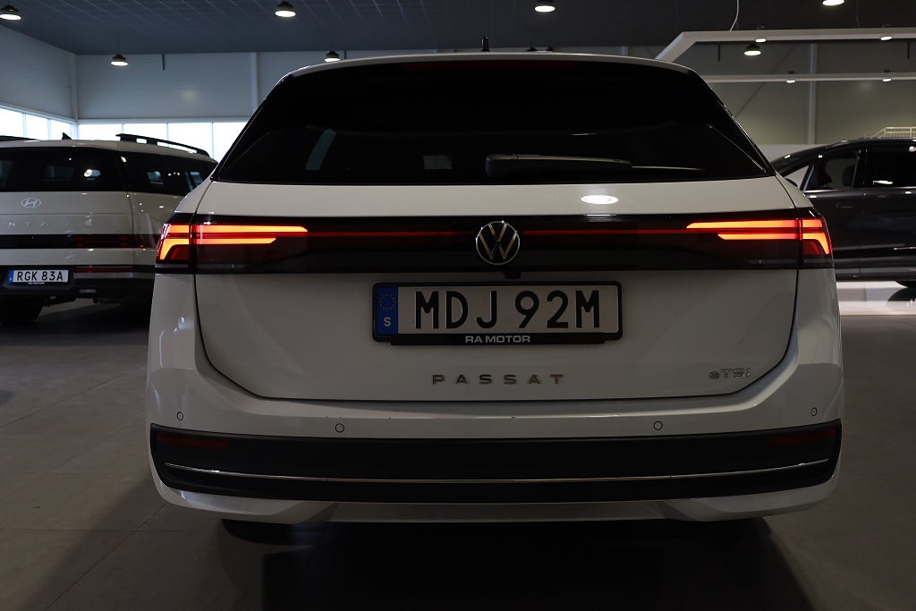 Volkswagen Passat Sportscombi 1.5 eTSI AUT Business Drag Värmare Massage 2025