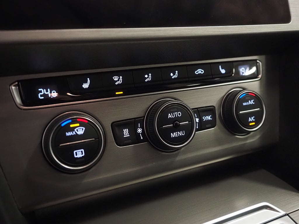 Volkswagen Passat Sportscombi 1.6 TDI 120hk Drag D-Värmare Kamera