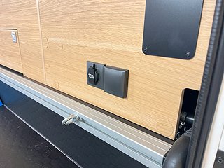 Husbil-halvintegrerad Adria CORAL PLUS 670 DC 10 av 28