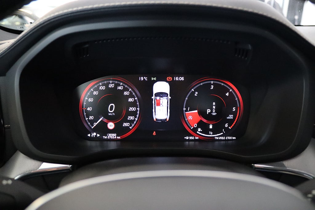Volvo XC60 B5 AWD R-Design Pano B&W B-kamera HuD Drag