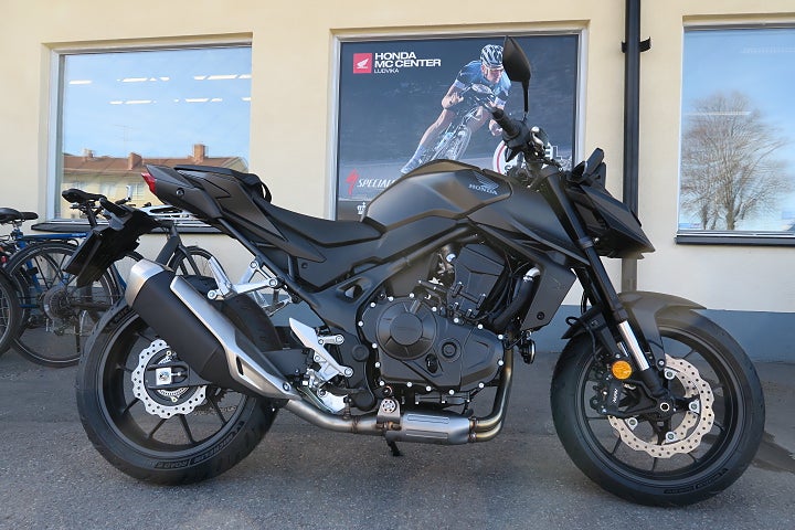 Honda CB750 Hornet Slutsåld! Boka-26 