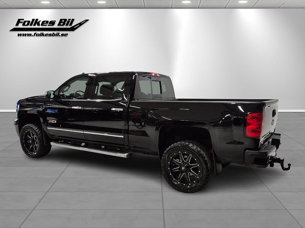 Chevrolet Silverado 2500 HD Crew Cab 6.6L V8 Duramax 451 hk Parkv