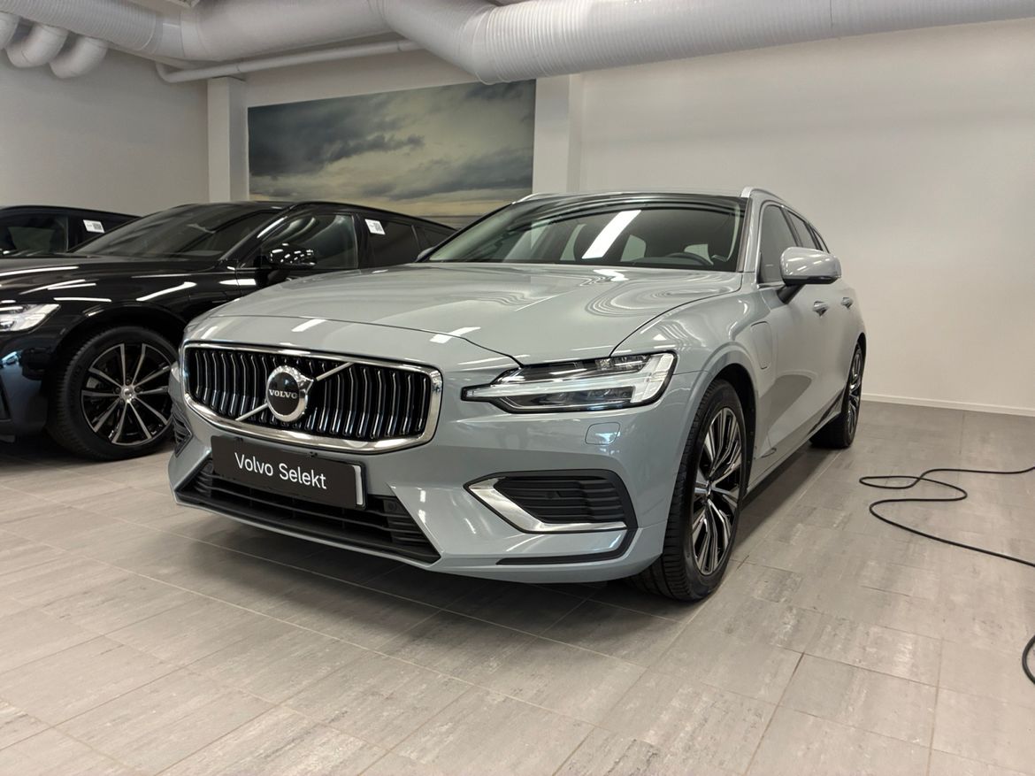 Volvo V60 T6 Core Bright 2025, bild 4/39