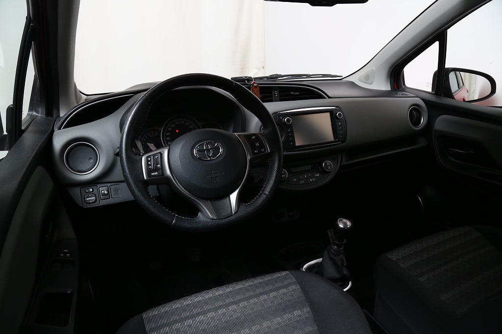 Toyota Yaris 1,33 Dual VVT-i Active 5D Motorv Comfortpaket 2017