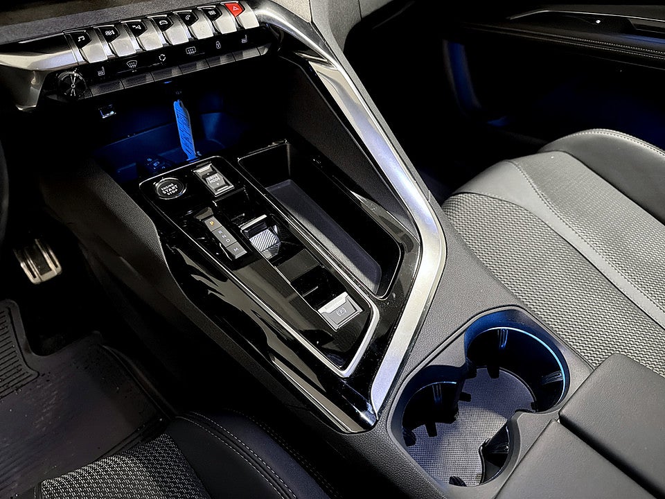 Bild på Peugeot 5008 GT 1.2 PT 130hk Aut 7-SITS B-KAMERA CARPLAY