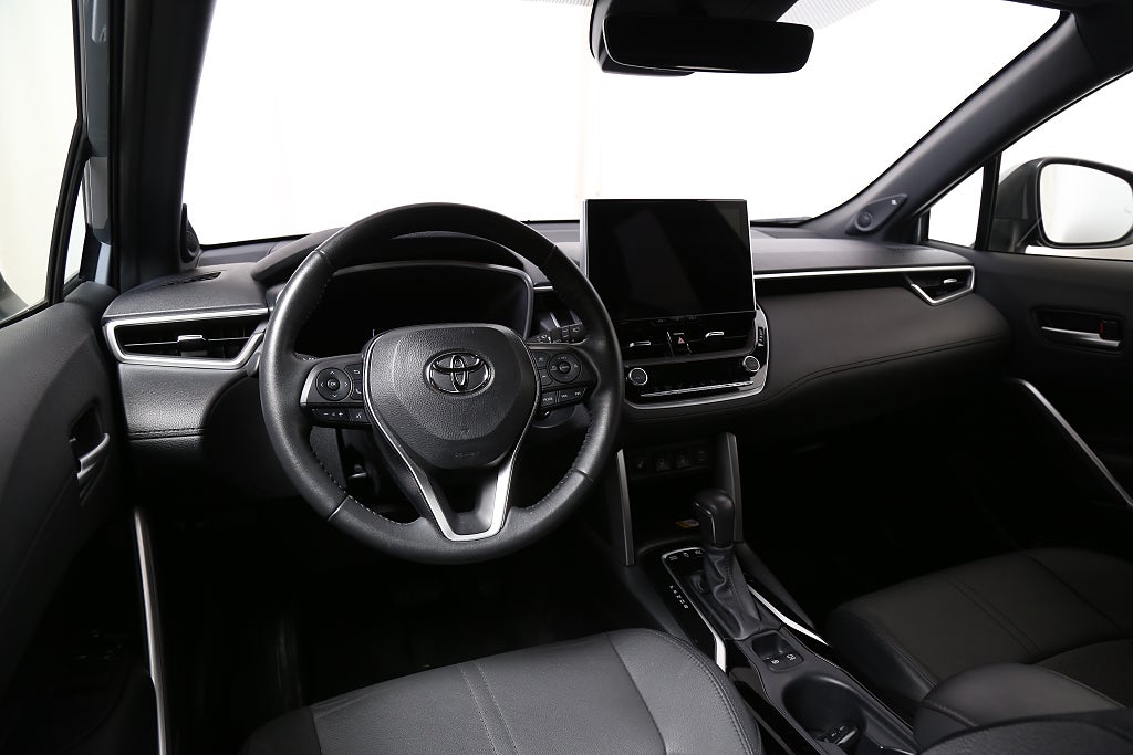 Toyota Corolla Cross Hybrid AWD-i e-CVT 197hk Executive Navi JBL Motorv 2024