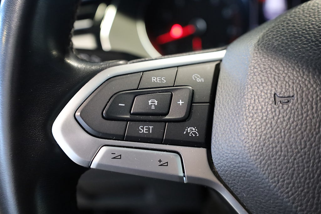 Volkswagen Passat 1,5 TSI R-Line Sportscombi Aut Drag Värmare Kamera