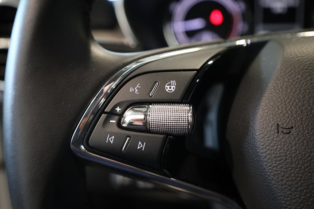 Skoda Fabia 1.0 TSI AUT Style CarPlay PDC Rattvärme Kamera 2023