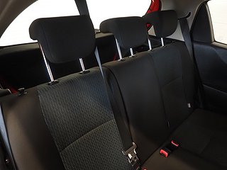 Halvkombi Toyota Yaris 12 av 20