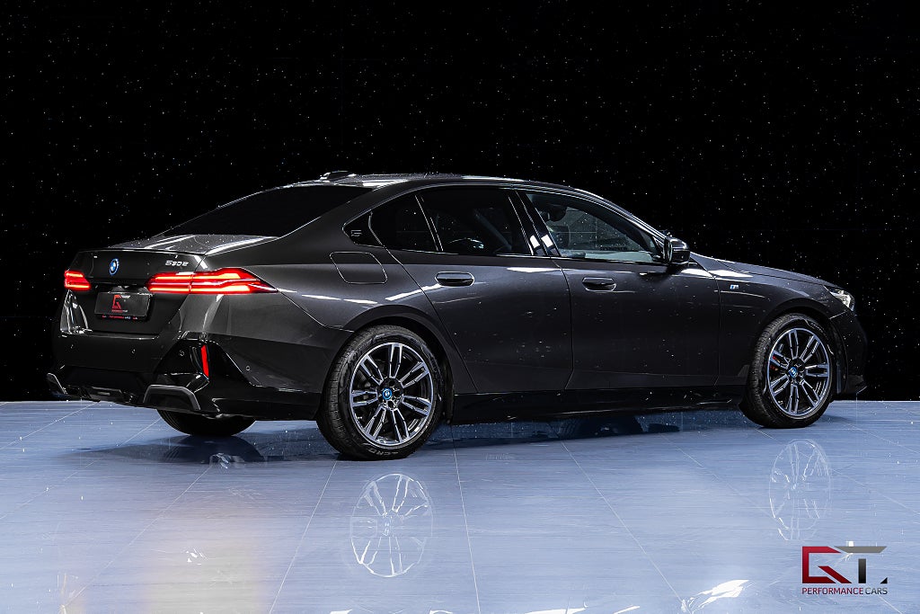 BMW 530e M-Sport H/K Drag DAP Matrix HuD 360° Parkeringsvärmare