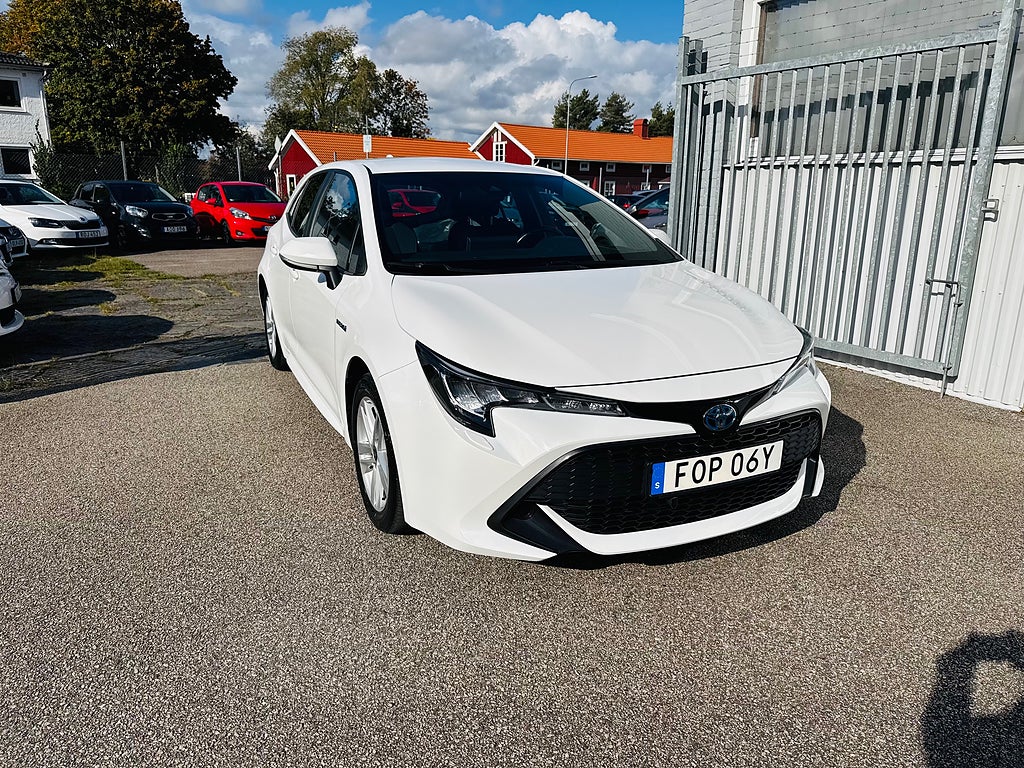 Toyota Corolla 1.8 HYBRID 122HK ACTIVE / VÄRMARE / 5700Mil 