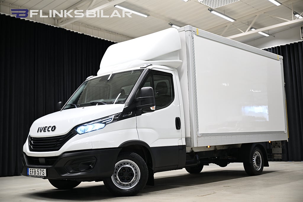 Iveco Daily 156HK Automat|Volymskåp|Bakgavellyft|LED|Sidodörr|Moms