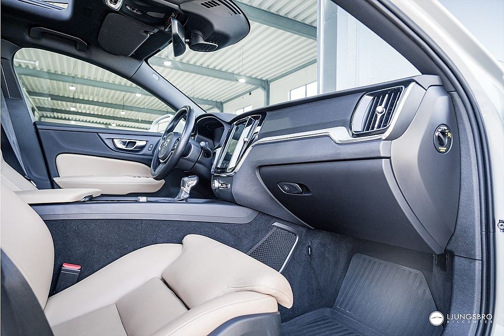 Volvo V60 D4 Inscription 190hk / Brun Läder / Pano / B-Kamera