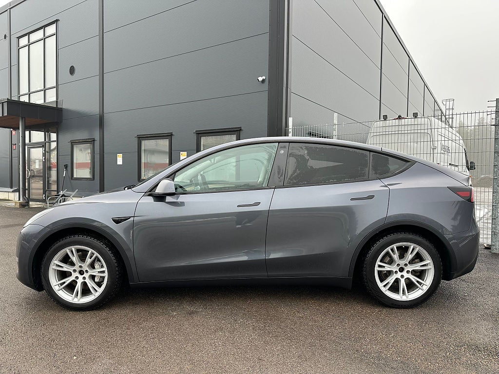 Tesla Model Y Long Range AWD / 4.370 mil / 1 ägare /