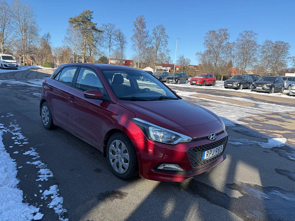 Hyundai i20 1.2 Comfort Drag V-hjul Rattvärme Billigast på nätet