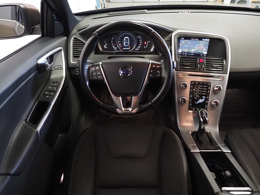 Volvo XC60 D4 AWD 190hk Classic Momentum | Drag | Pano | Kamera | 2017