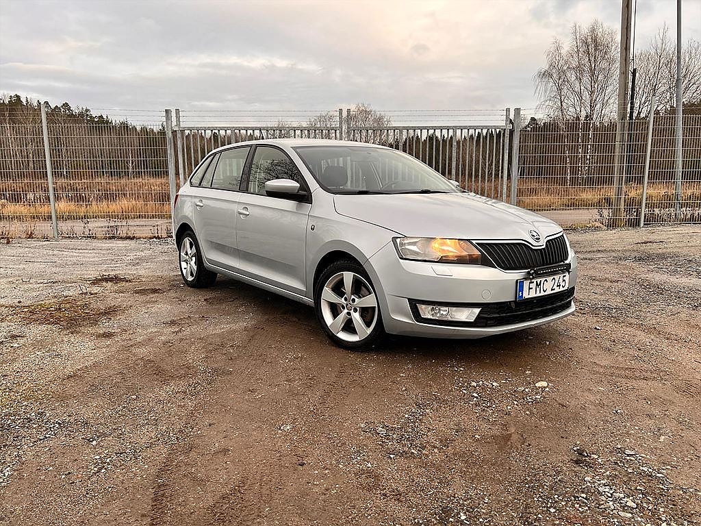 Skoda Rapid 1.6 TDI Spaceback Kamrem bytt M-värm 