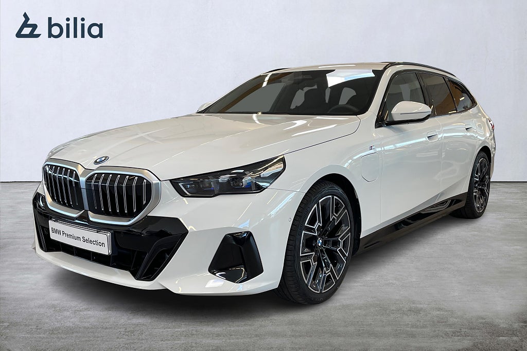 BMW 530e xDrive Touring M Sport Värmare B&W Adaptiv farth. Drag 