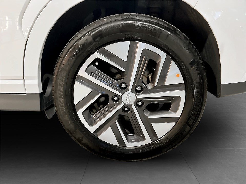 Bild på Hyundai Kona Essential 64kWh 204hk Aut - B-KAMERA,NAV,CARPLAY