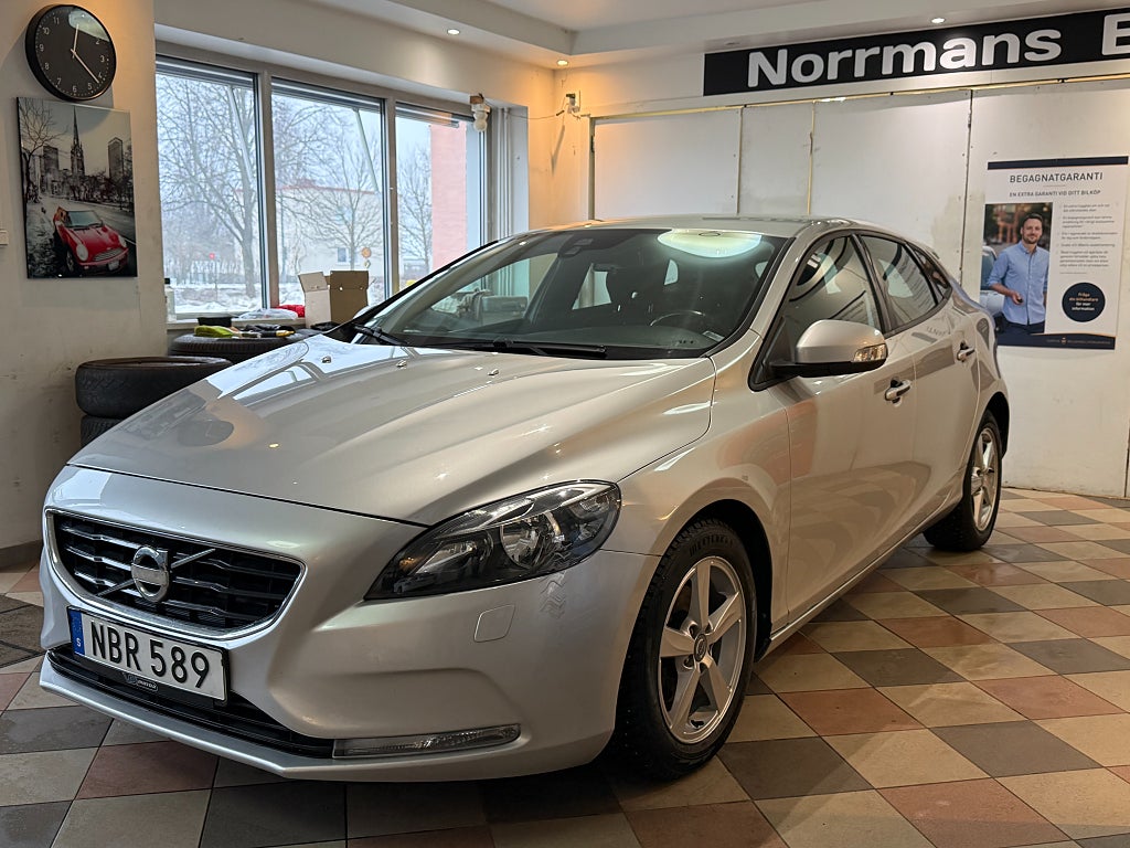 Volvo V40 D2 Kinetic Nybesikt/Nykamrem/Nyservad/115hk