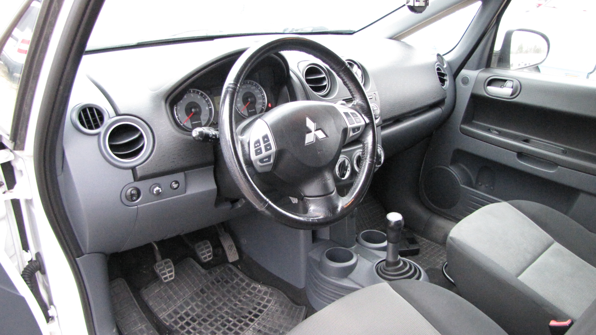 Mitsubishi Colt 2011, bild 5/39
