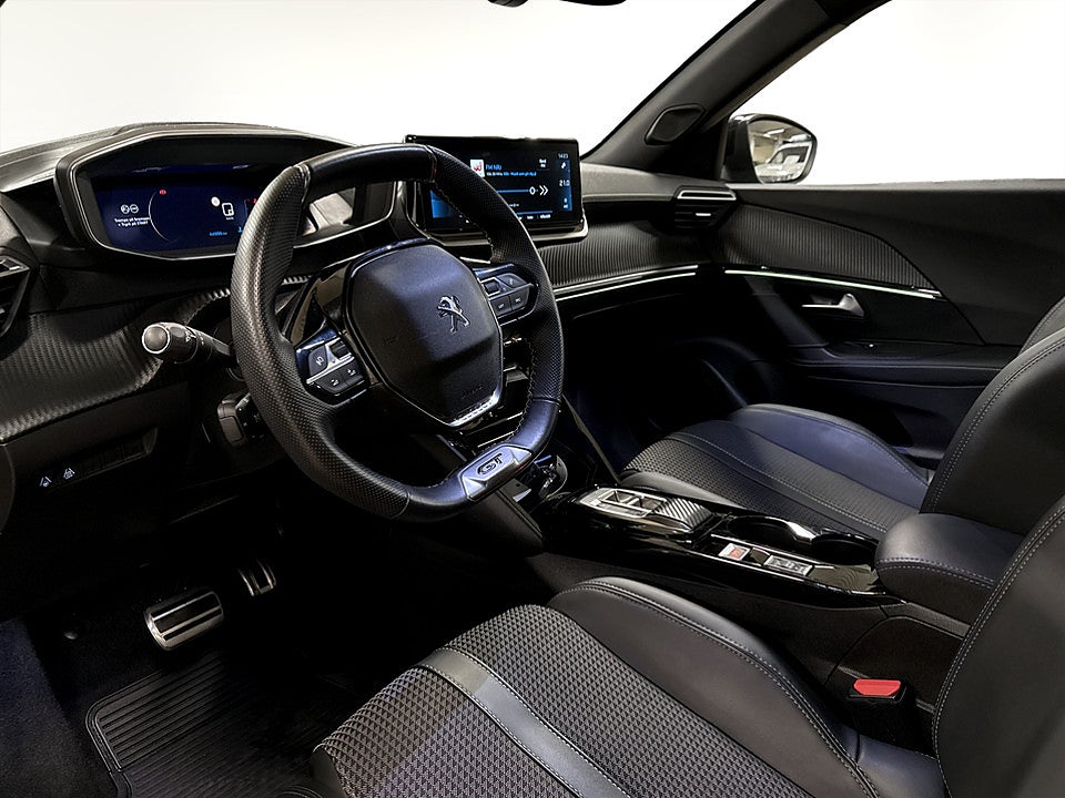 Bild på Peugeot 2008 GT 1.2 PT 130hk Aut NYSERVAD BACKKAMERA FARTHÅLLARE