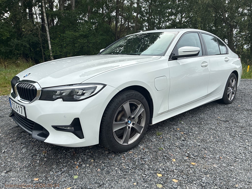 BMW 330e Sport line - EXPORTNETTO 17.400€