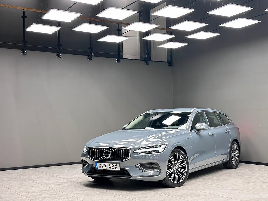 Volvo V60 Recharge T6 AWD / Drag / Navi / Carplay / Keyless