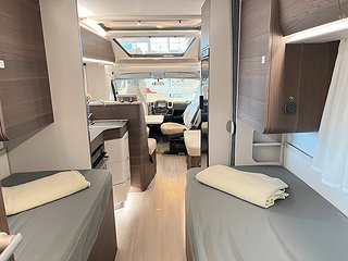 Husbil-halvintegrerad Adria Coral 670 SLT Supreme 25 av 37