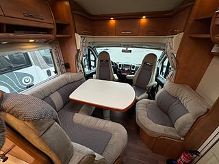 Husbil-halvintegrerad Carthago C-Line T4.9 180HK AUT 18 av 24