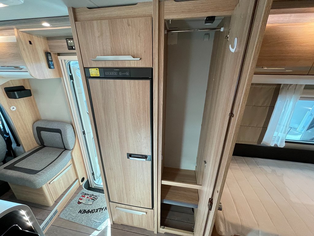 Knaus Sky TI 700 MEB /Hyd-stöd/AC bodel/Solcell/Badrum bak - Knaus